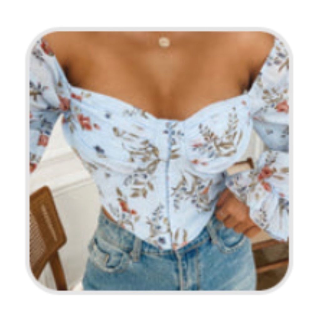 Like New Miss Lola Full Bloom Top
